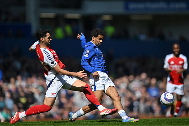 继承，迷你罗被拍到穿父亲标志性球鞋及姆巴佩新鞋.